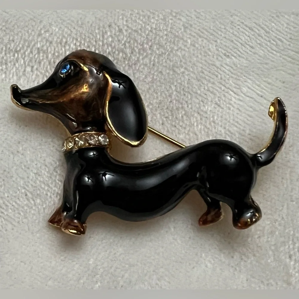 Vintage, Elegant Black and Brown Dachshund Brooch in excellent condition.